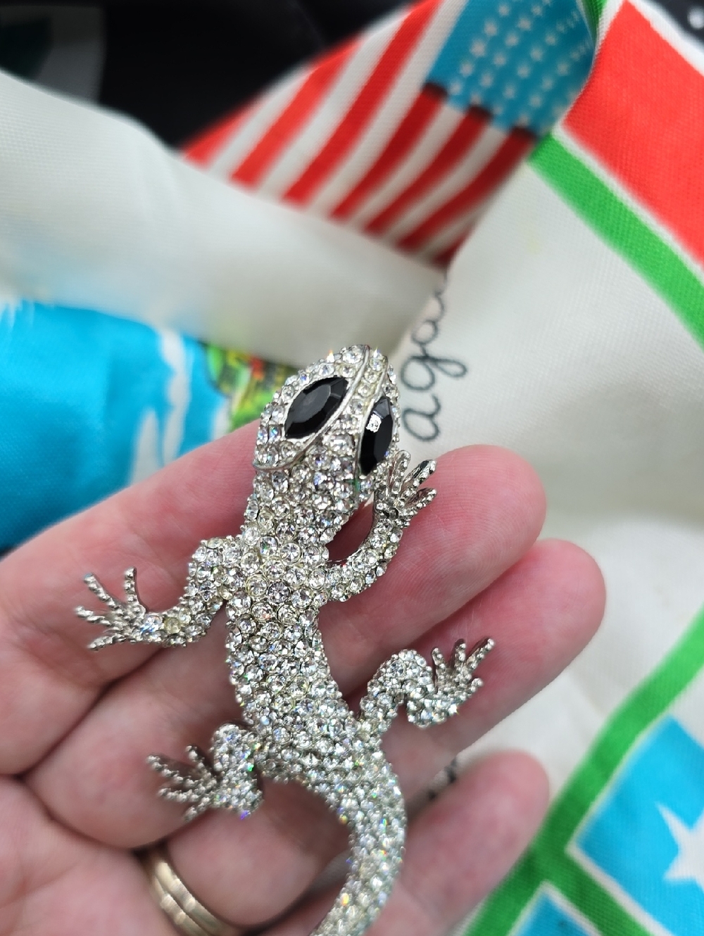 Crystal Rhinestone Lizard Gecko Brooch - Picture 8 of 8